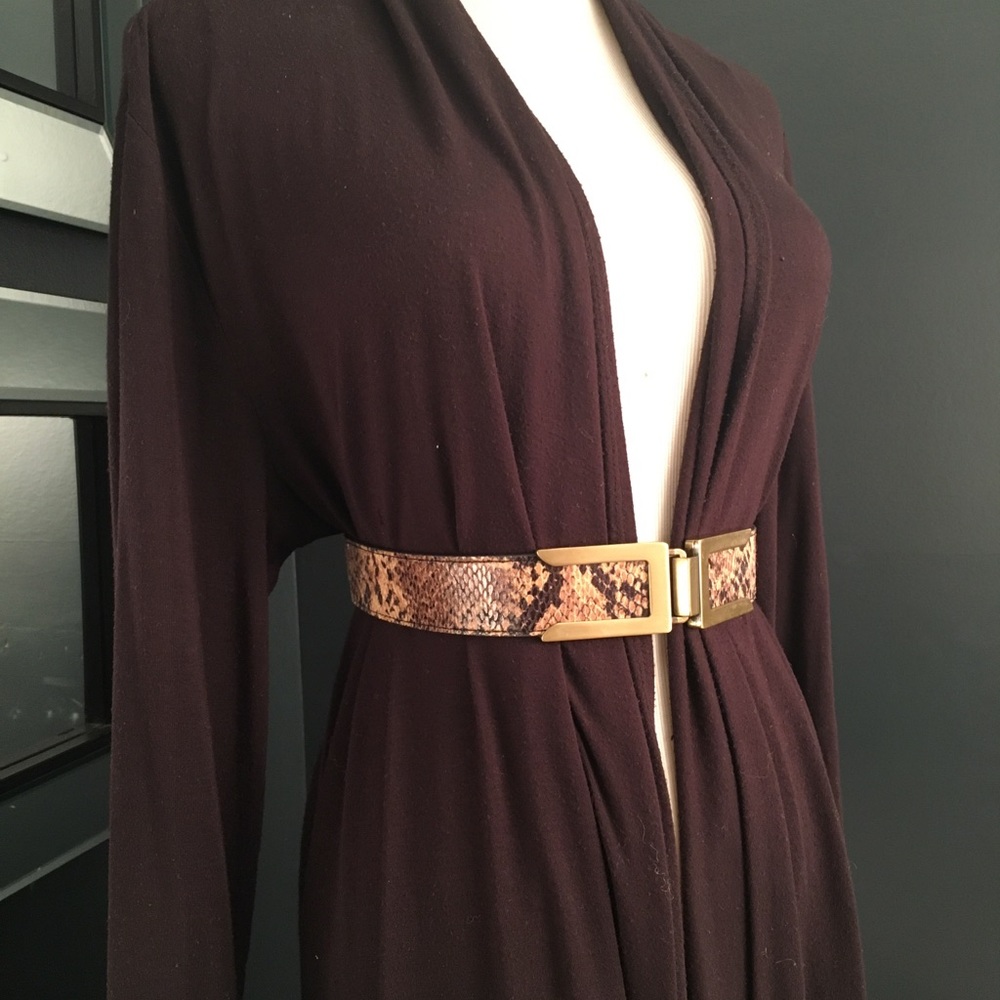 Leopard print fashion belt.